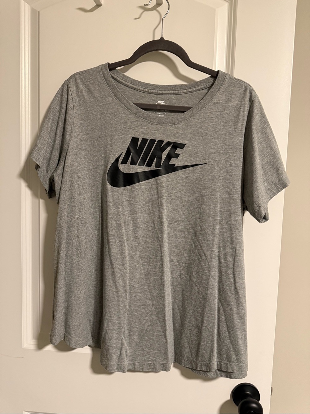 Nike Sportswear Essentials Logo T-Shirt